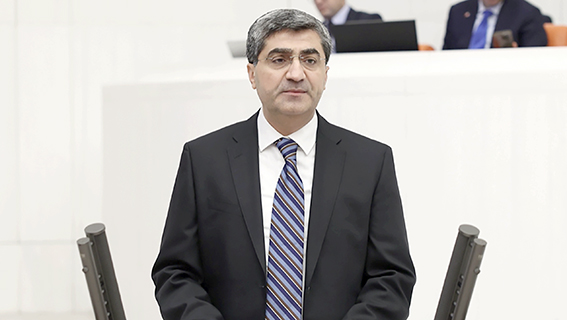 DEVA PARTİLİ EKMEN “EKONOMİ, MEMURUN HAKLARI GASP EDİLEREK DÜZELTİLEMEZ”