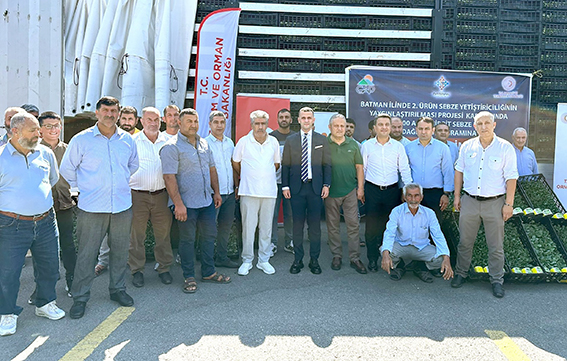 ÇİFTÇİLERE SEBZE FİDESİ VE TOHUMU DAĞITILDI
