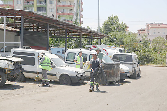 EKİPLER 15 KAMYON ÇÖP TOPLADI