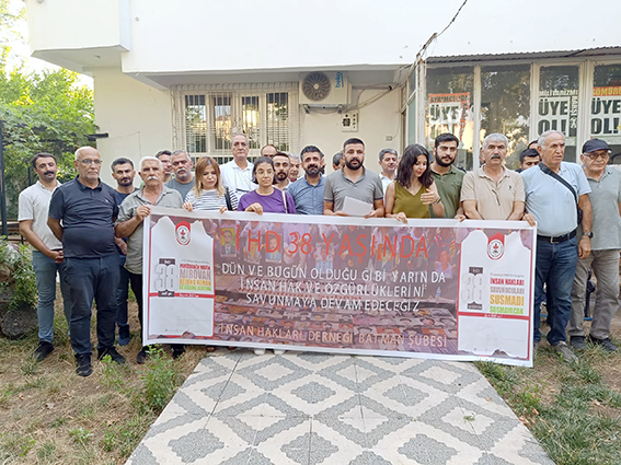 İHD’NİN 38. KURULUŞ YIL DÖNÜMÜ KUTLANDI