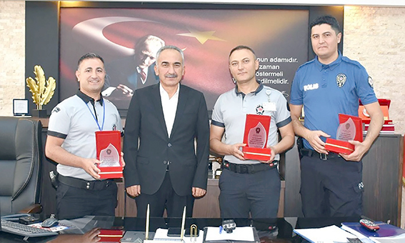 KAAN UYGULAMASINI ETKİN KULLANAN GÖREVLİLERE PLAKET