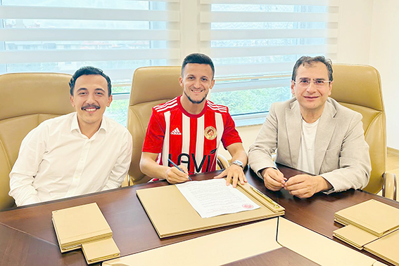 MERT ÇAPAR, İMZAYI ATTI