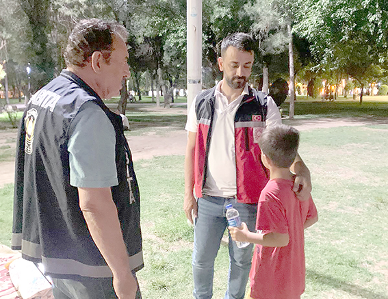 MOBİL EKİPLER, ÇOCUKLARI DENETLİYOR