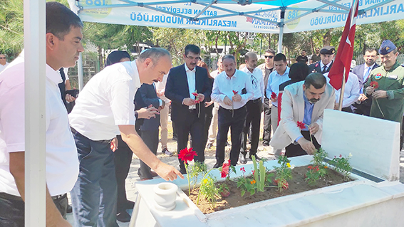 ŞEHİT MEZARLARINA ZİYARET