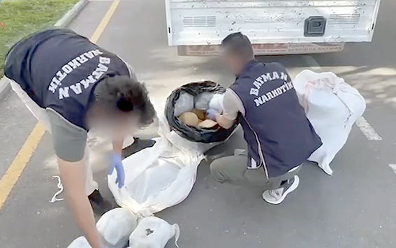 YÜKLÜ MİKTARDA UYUŞTURUCU ELE GEÇİRİLDİ