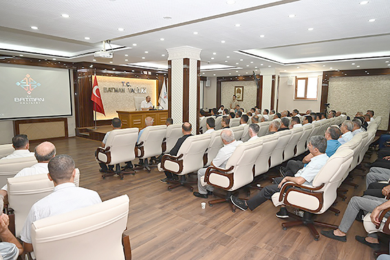 VALİ, KOZLUKLU MUHTARLARI DİNLEDİ