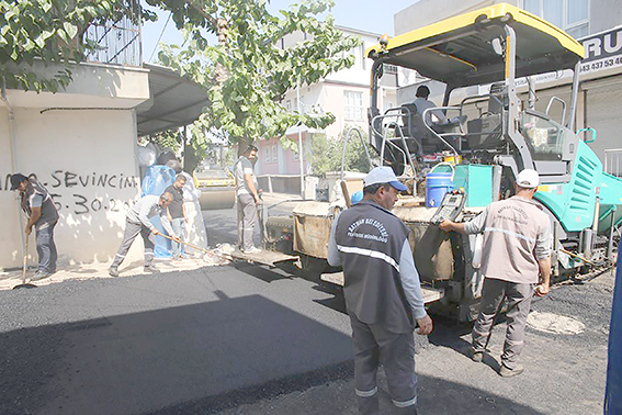 CADDE VE SOKAKLAR YENİLENİYOR