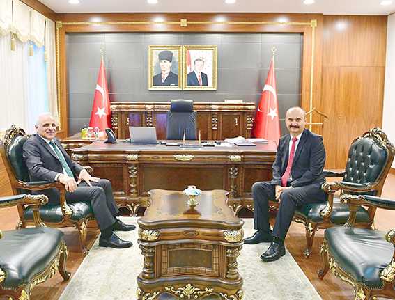 VALİ CANALP’TAN MEVKİDAŞINA ZİYARET