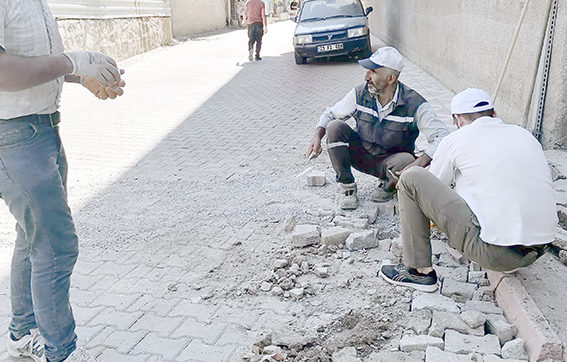 KİLİTLİ PARKE DÖŞEME ÇALIŞMALARI DEVAM EDİYOR