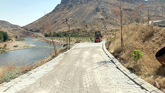 KÖY VE MEZRALARDA PARKE DÖŞEME TAMAMLANDI