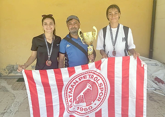 PETROLSPOR, YÜRÜYÜŞ LİGİNDEN 3 KUPA İLE DÖNDÜ