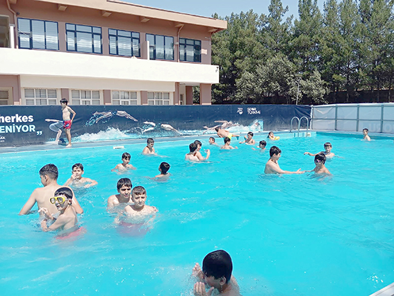 PORTATİF HAVUZLAR, GENÇLERİN AYAĞINA GİDİYOR