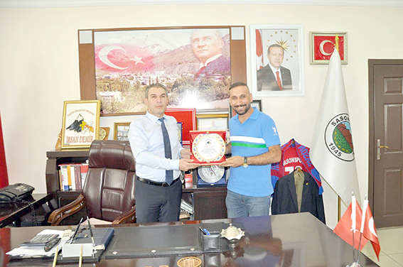 ŞUBE MÜDÜRLERİNİ MAKAMINDA AĞIRLADI