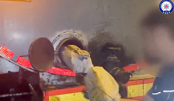 TANKERE KAÇAK SİGARA BASKINI