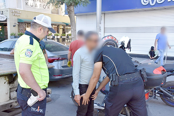 MOTOSİKLETLER YAKIN TAKİPTE