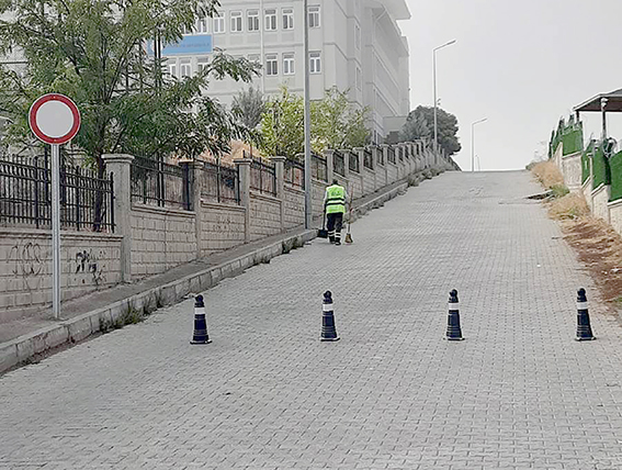 KARDELEN’DE OKUL SOKAĞI ARAÇ TRAFİĞİNE KAPATILDI