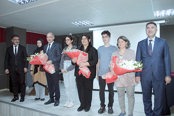 DOKTORLUK MESLEĞİNİ TANITTI