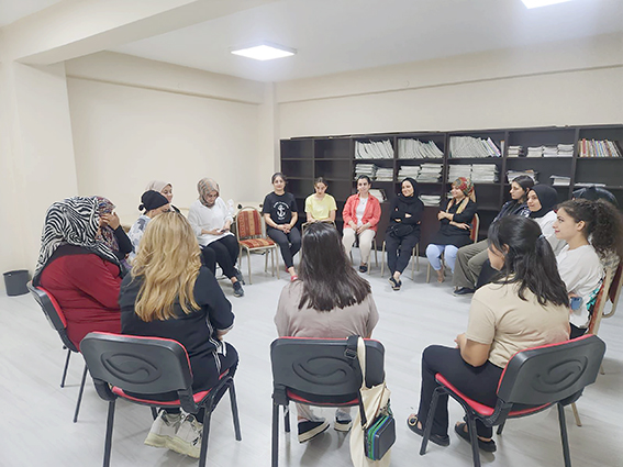 KADINLARA YÖNELİK EĞİTİMLER DEVAM EDİYOR