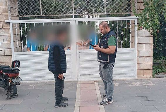 OKUL ÇEVRELERİNDE GÜVENLİK ÖNLEMLERİ SIKILAŞTIRILDI