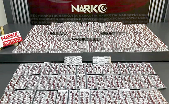 3 BİN ADET SENTETİK ECZA MADDESİ ELE GEÇİRİLDİ