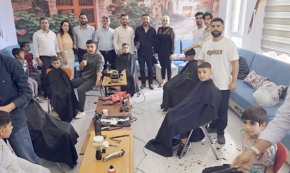 100 ÖĞRENCİYE ÜCRETSİZ SAÇ KESİMİ YAPILDI