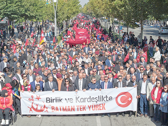 25 BİN KİŞİ YÜRÜDÜ