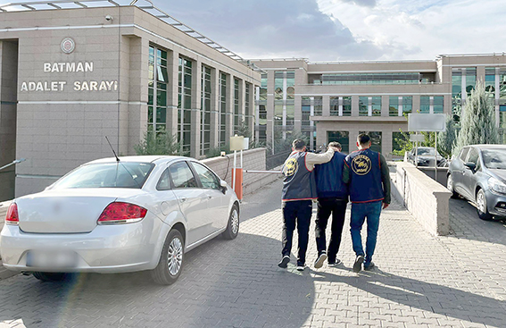 CEZAEVİ FİRARİLERİ YAKALANDI