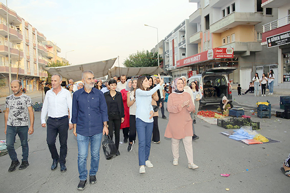 EŞ BAŞKANLAR PAZARDA HALKLA BULUŞTU