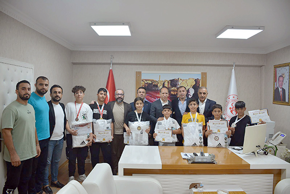 JUDO FEDERASYONU BAŞKANI SEZER HUYSUZ GENÇLİKTEYDİ