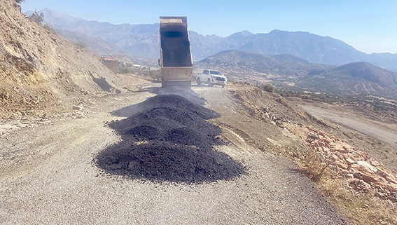 KÖY YOLLARINDA 1600 TONLUK ASFALT YAMA ÇALIŞMASI BAŞLADI