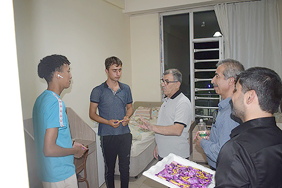 ÖĞRENCİLER ODALARINDA DİNLENİLİYOR