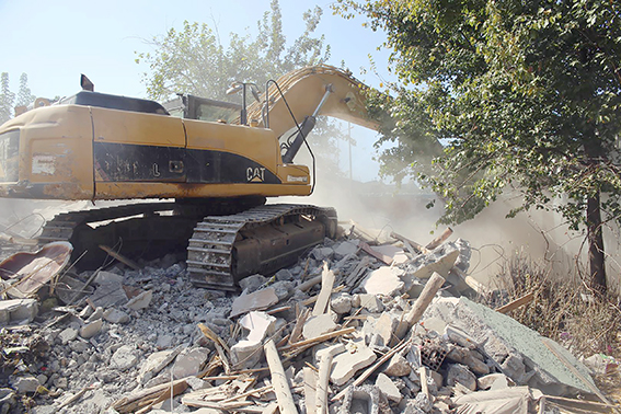 SEYİTLER’DEKİ METRUK BİNAYA KONTROLLÜ YIKIM