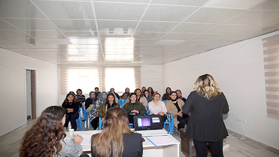 TOPLUMSAL CİNSİYET EŞİTLİĞİ EĞİTİMLERİ SÜRÜYOR