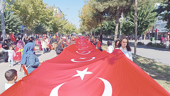 29 EKİM COŞKUYLA KUTLANDI