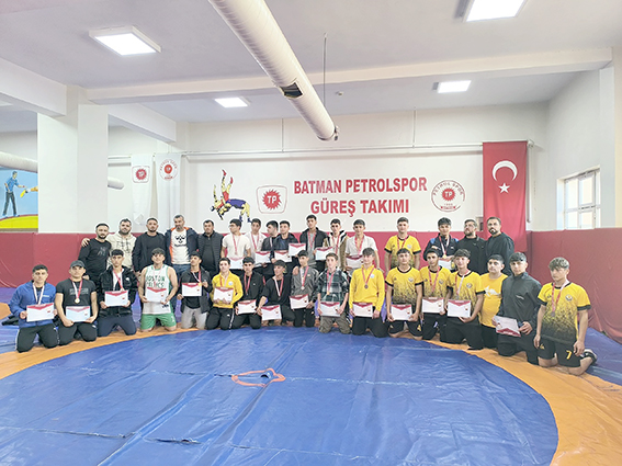 36 KATEGORİDE GÜREŞ İL ŞAMPİYONASI YAPILDI