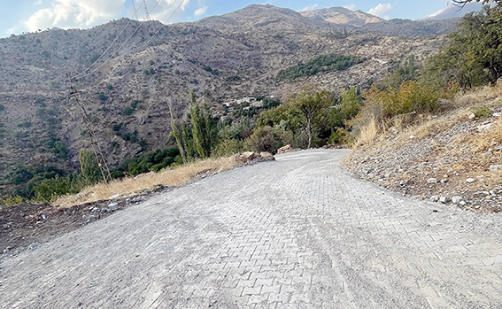 ARMUTLU KÖYÜ’NE PARKE TAŞI!