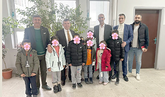 BATSO’DAN İHTİYAÇ SAHİBİ 100 ÖĞRENCİYE MONT YARDIMI