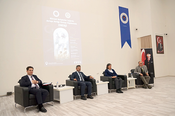 BATÜ’DE ‘ENERJİ’ KONFERANSI DÜZENLENDİ