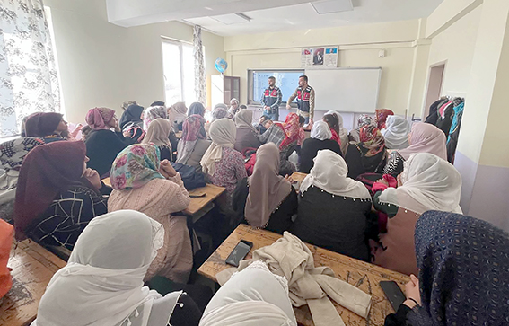 EN İYİ NARKOTİK POLİSİ; ANNE PROJESİ SEMİNERİ DÜZENLENDİ