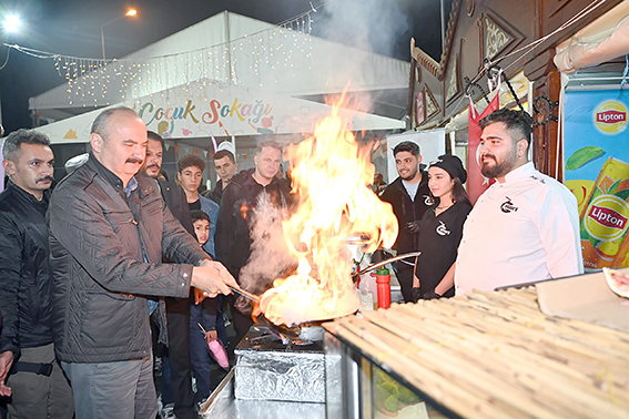 FESTİVALE KATILAN ESNAFA ZİYARET