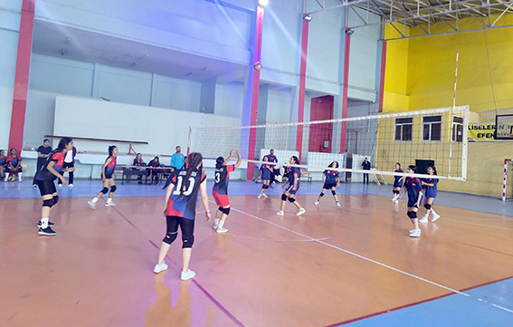 OKUL SPORLARI VOLEYBOL MAÇLARIYLA BAŞLADI