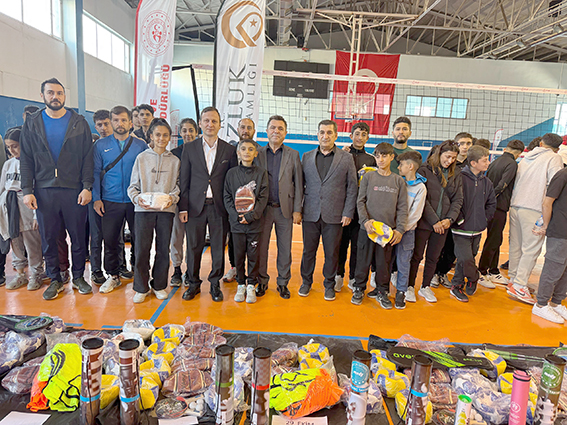 KOZLUK’TA 18 OKULA MALZEME DESTEĞİ