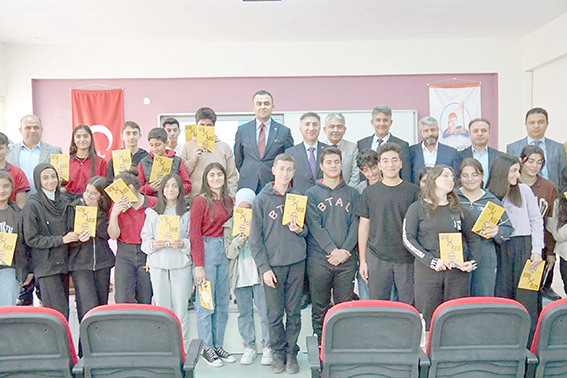 REKTÖR DEMİR, HASANKEYF’TE LİSE ÖĞRENCİLERİYLE BULUŞTU