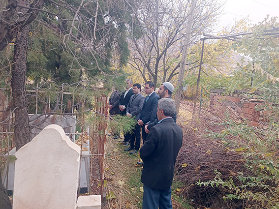 ŞEHİT KABRİNE ZİYARET