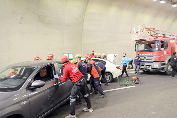 TÜNEL İÇİ KAZA TATBİKATI GERÇEKLEŞTİRİLDİ