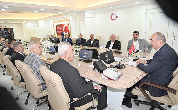 VALİ CANALP, KANAAT ÖNDERLERİYLE BİR ARAYA GELDİ