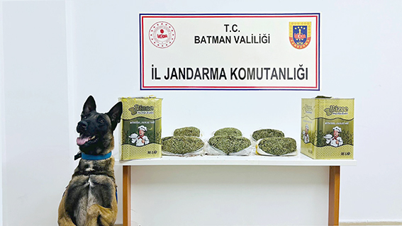 YAĞ TENEKESİNDE UYUŞTURUCU ÇIKTI
