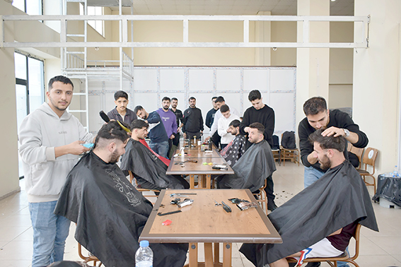 200 ÖĞRENCİ TIRAŞ EDİLDİ