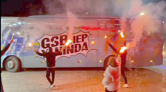 ENGELLİLERE COŞKULU KARŞILAMA