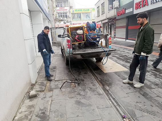 İLAÇLAMA ÇALIŞMASI HIZ KESMEDEN DEVAM EDİYOR